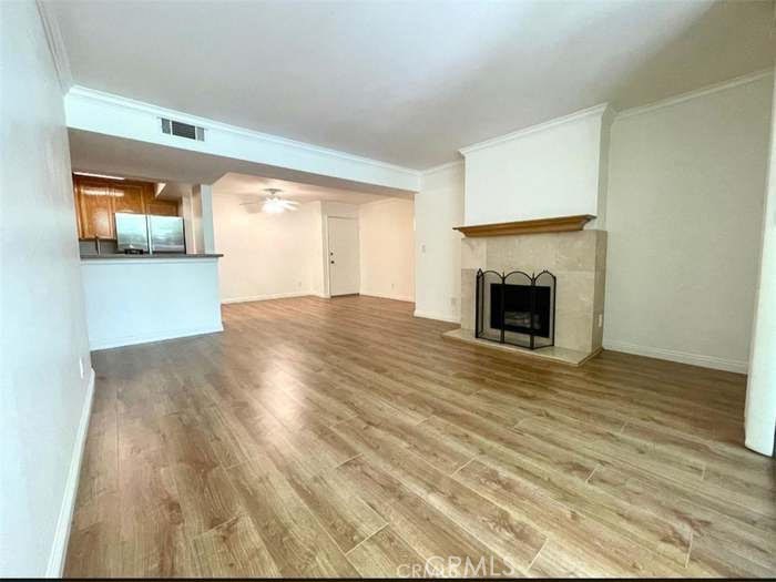 Photo 7 of 20 of 5325 Newcastle Avenue 129 condo