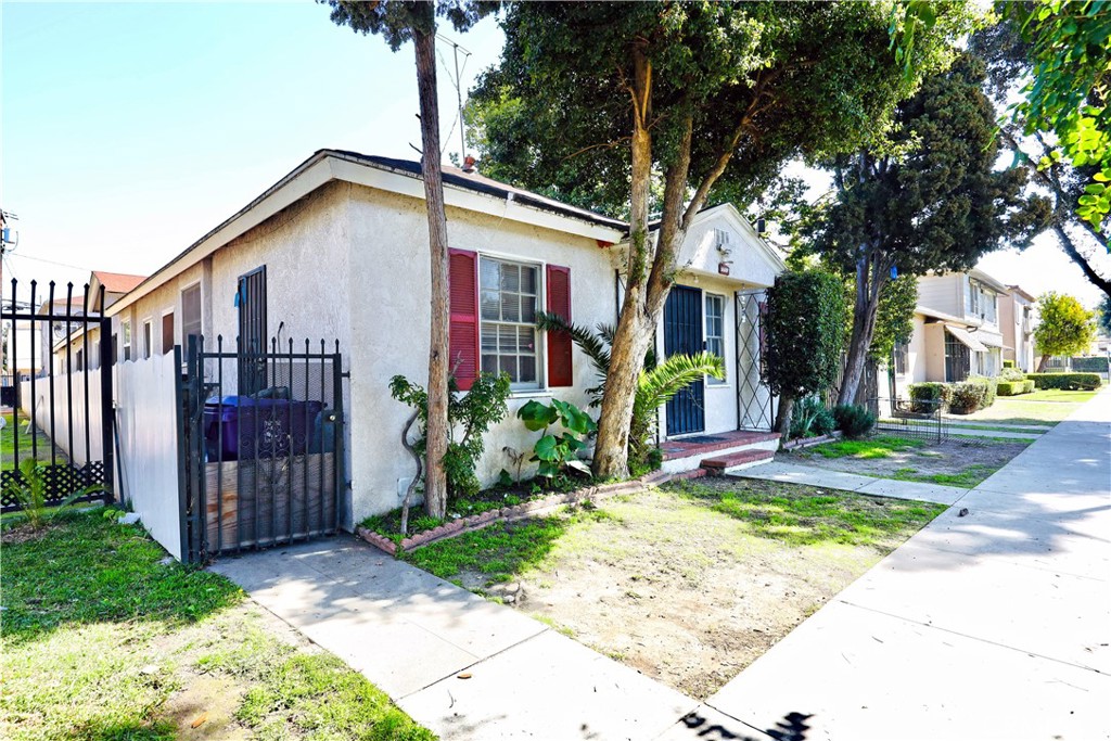 2032 Pine Avenue