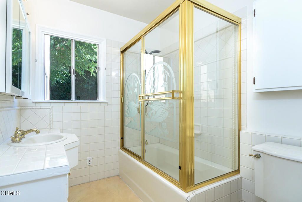 listing image 130729778912959559055
