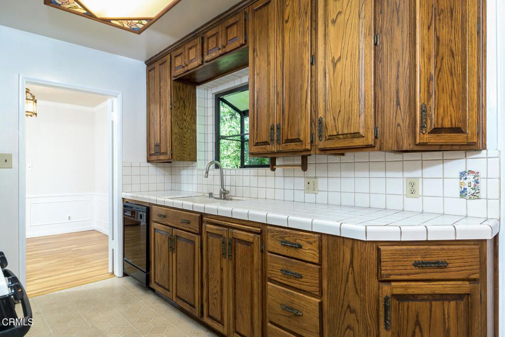 listing image 130722537074443657860