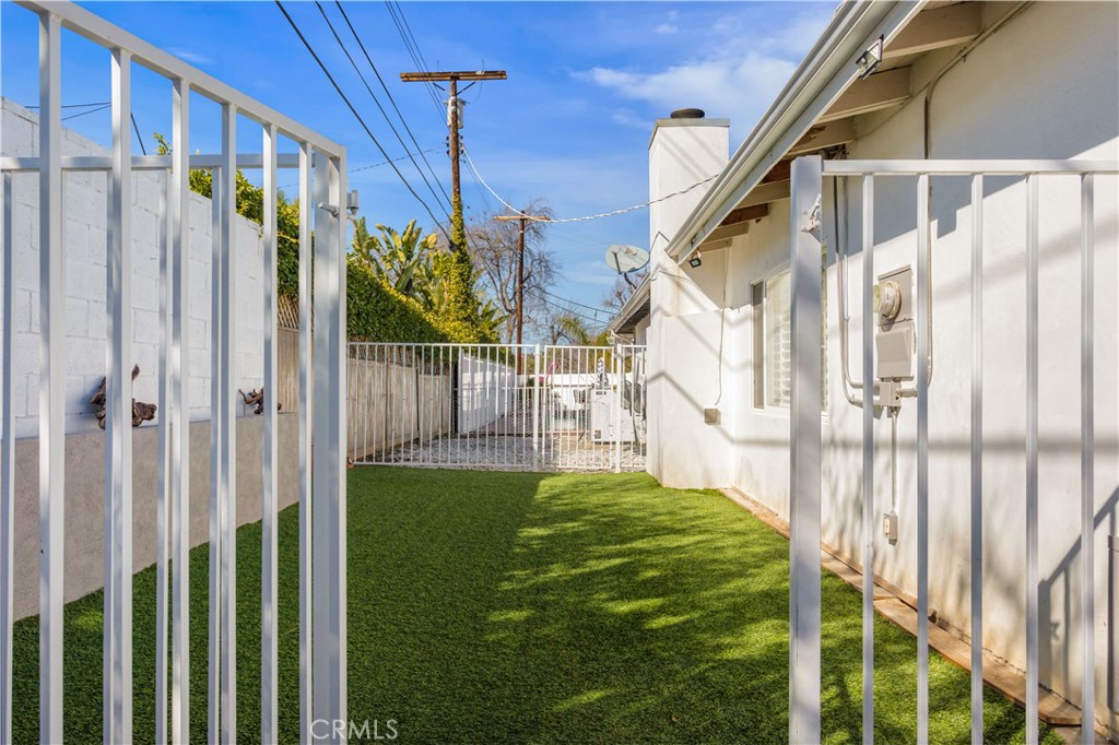Photo 31 of 40 of 4559 Canoga Drive house