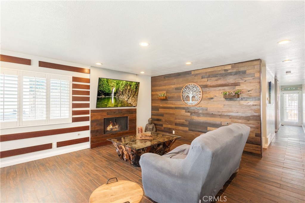 Photo 15 of 40 of 4559 Canoga Drive house
