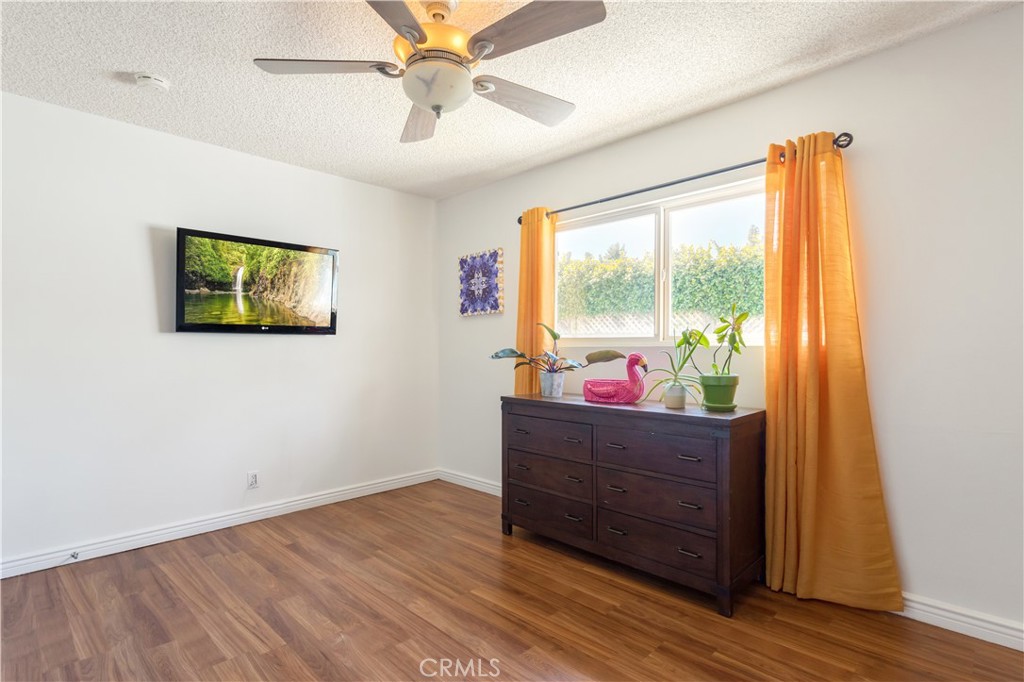 Photo 18 of 40 of 4559 Canoga Drive house