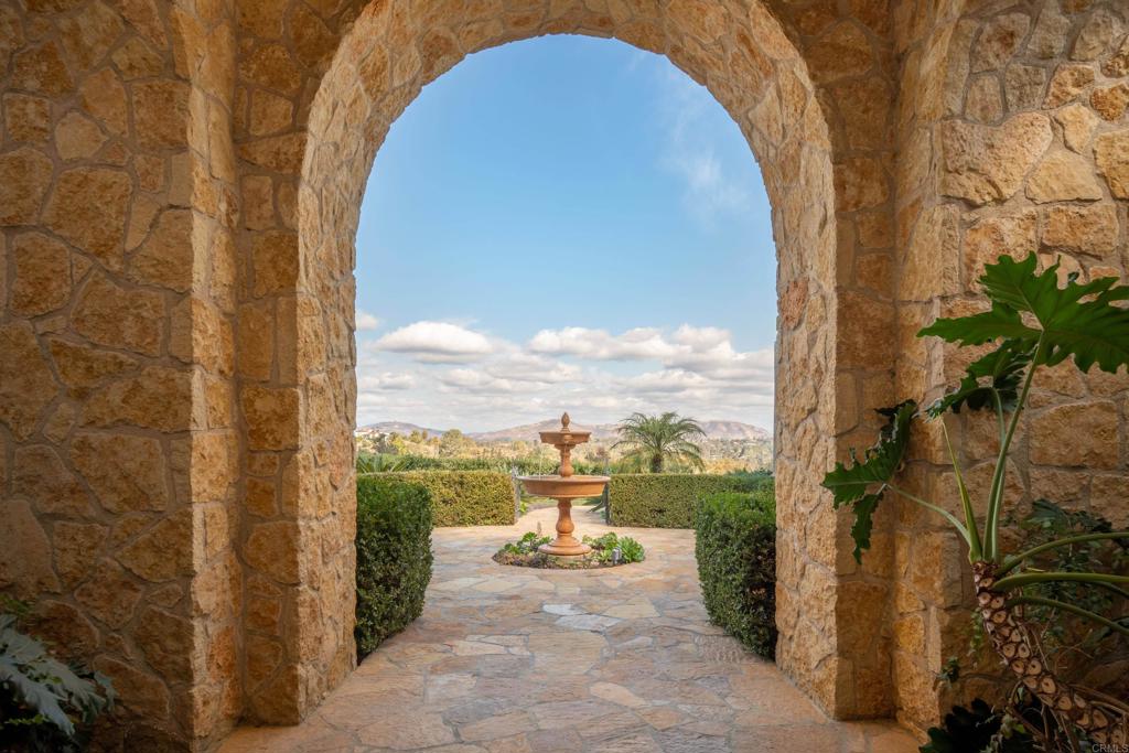 5423 Calzada del Bosque