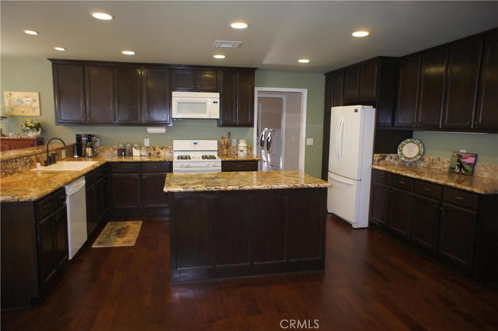 listing image 130726639381901044095