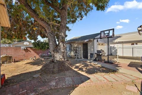 A home in El Monte