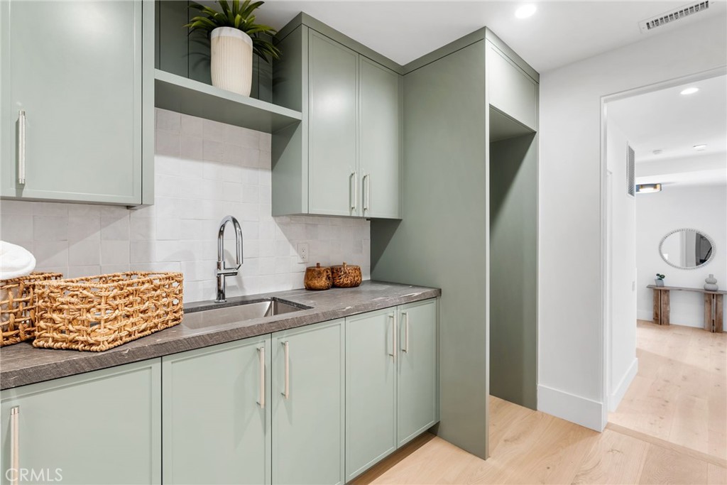 516 1/2 Acacia Avenue 1/2