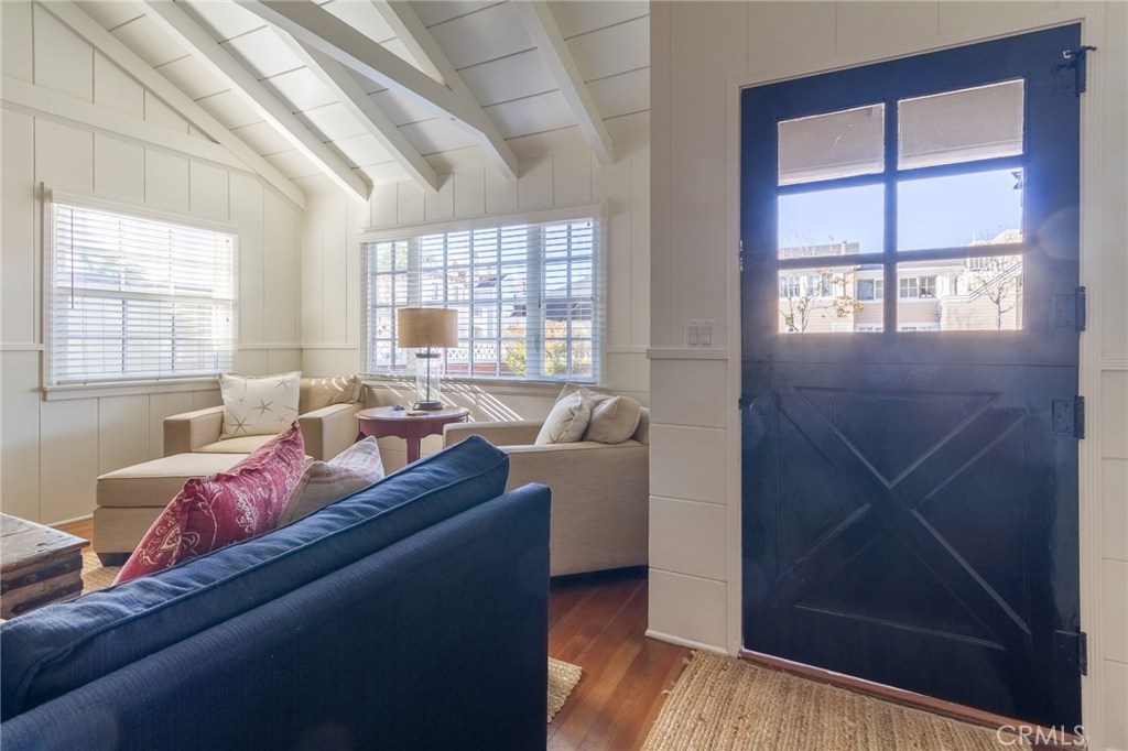 1905 E Balboa Boulevard