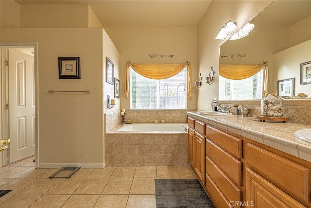 listing image 130723224294831815602