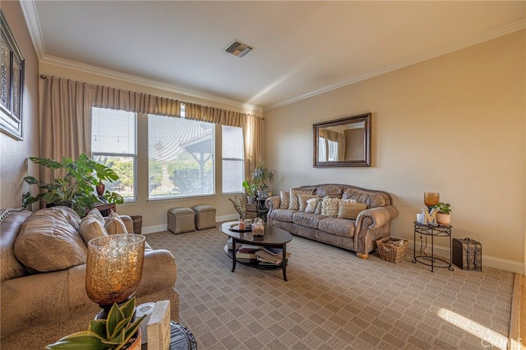 listing image 130722875870810355004