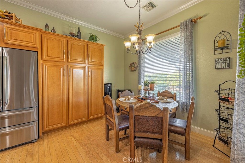 listing image 130729356272262963560