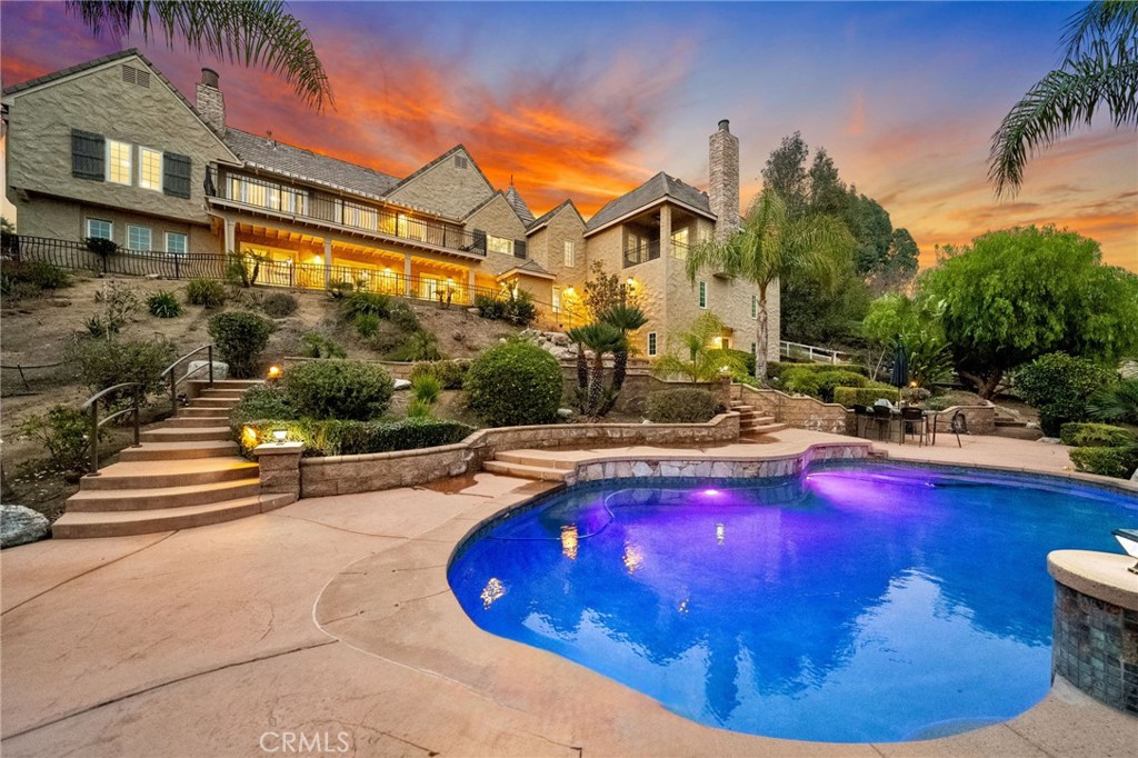 40900 Via Los Altos