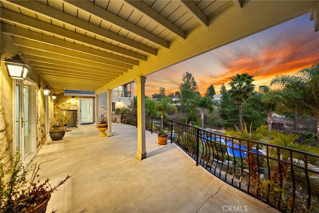40900 Via Los Altos