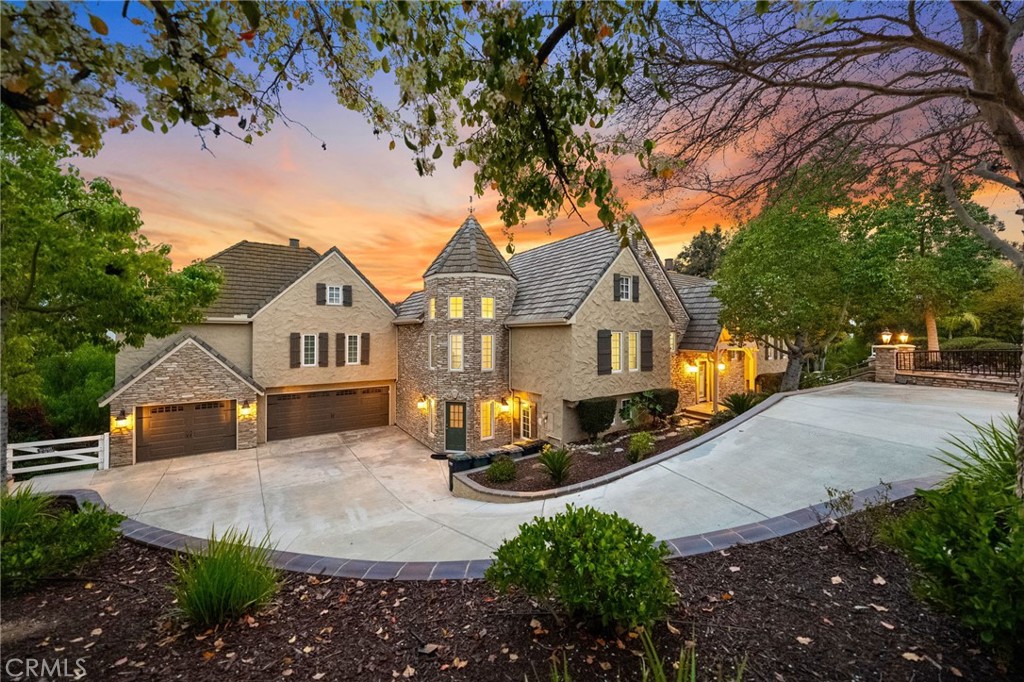 40900 Via Los Altos