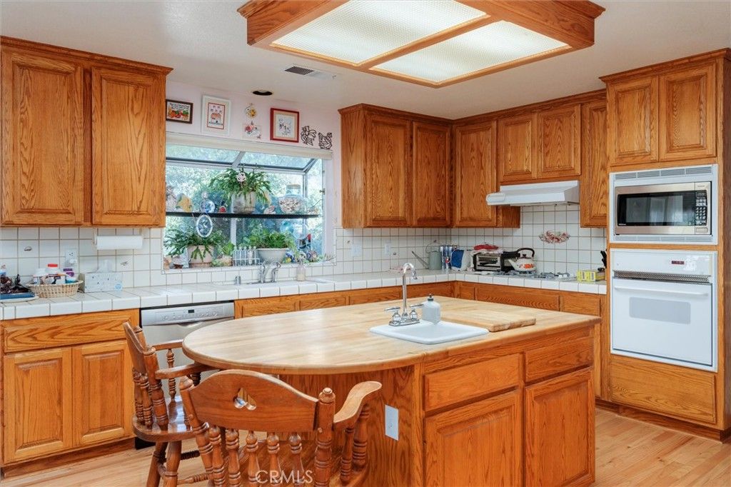 listing image 130724167140280048124