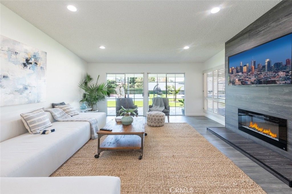 listing image 130724789888926401851