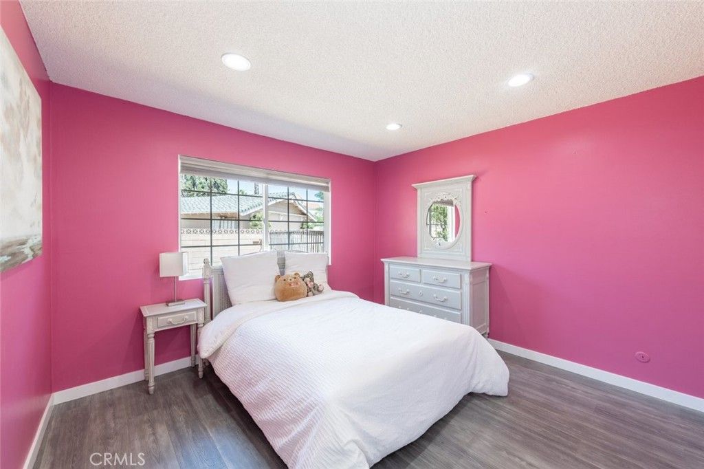listing image 130726258105962257038