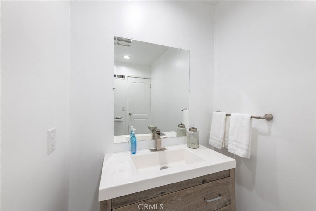 listing image 130727409998091956783