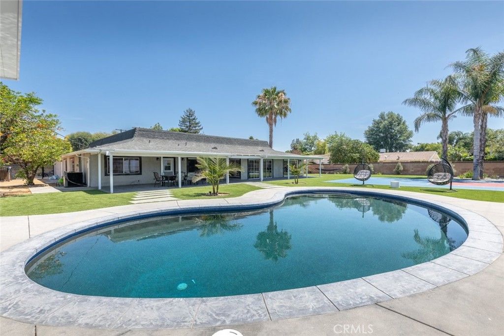 listing image 130720519417605421378