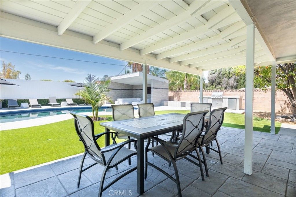 listing image 130726418852801362492