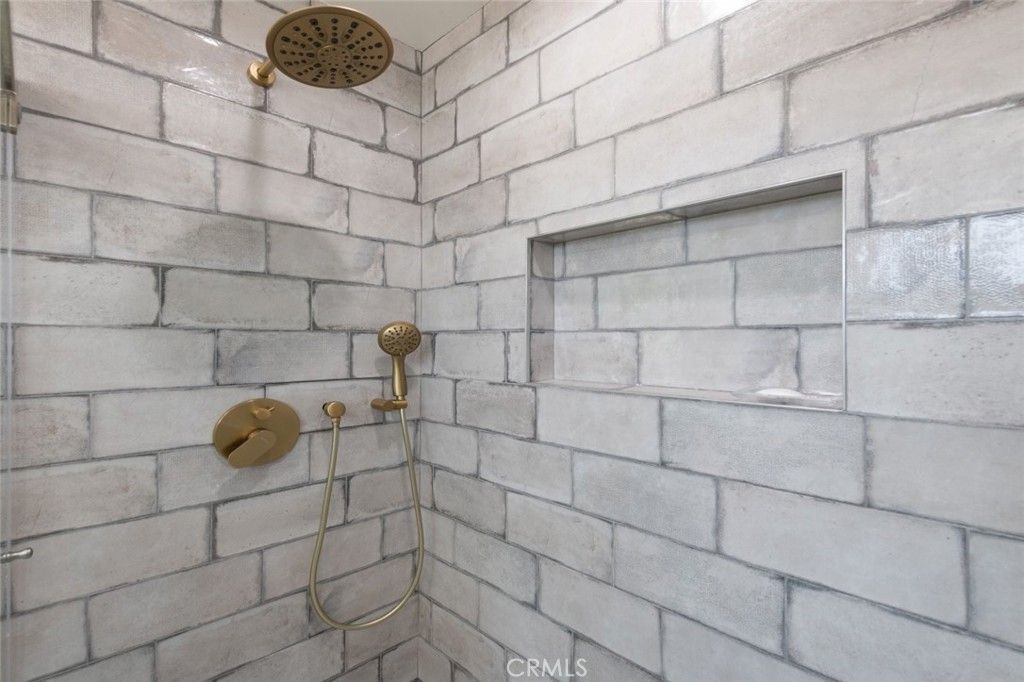 listing image 130729309547018370765