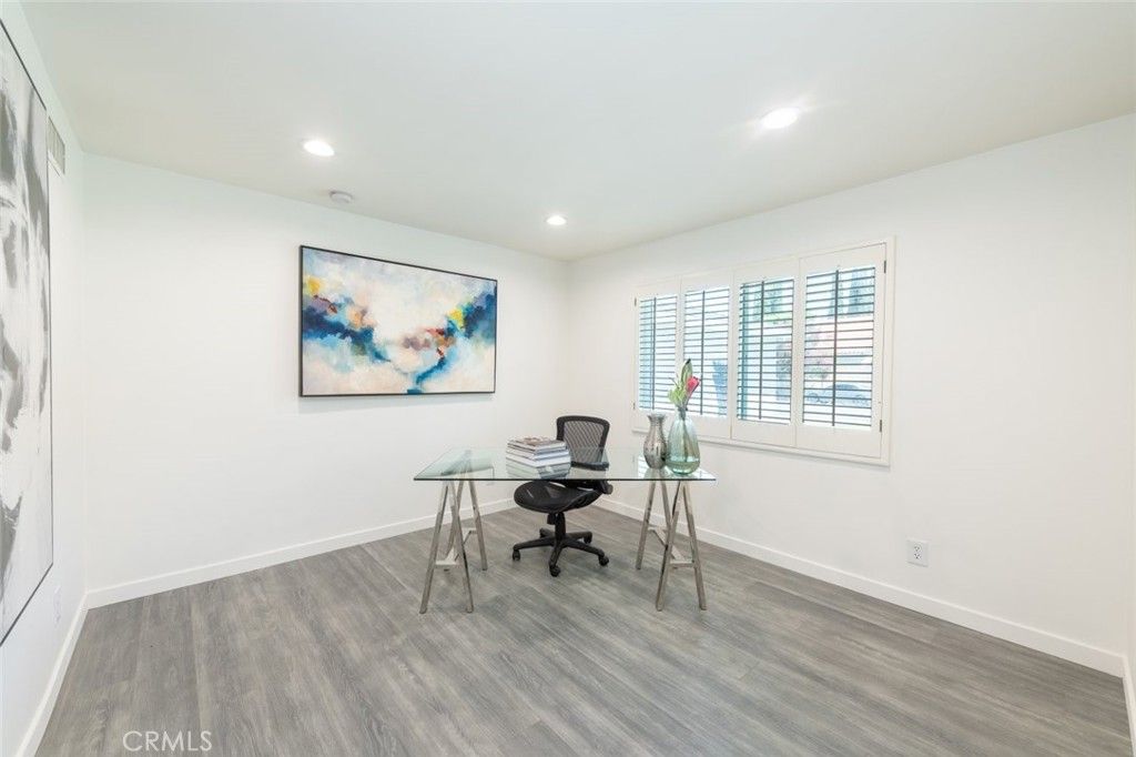 listing image 130721608019992527654