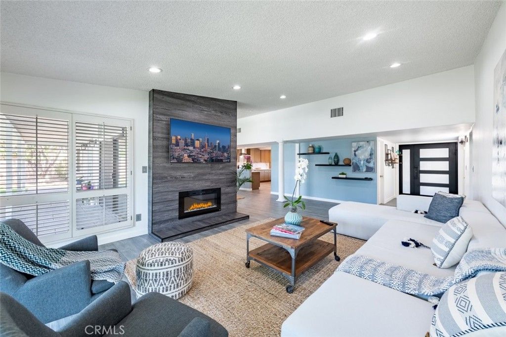 listing image 130722735862193123915