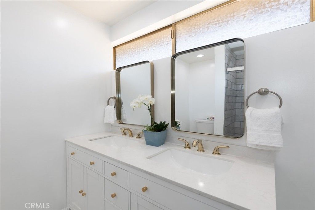 listing image 130723946383322994717
