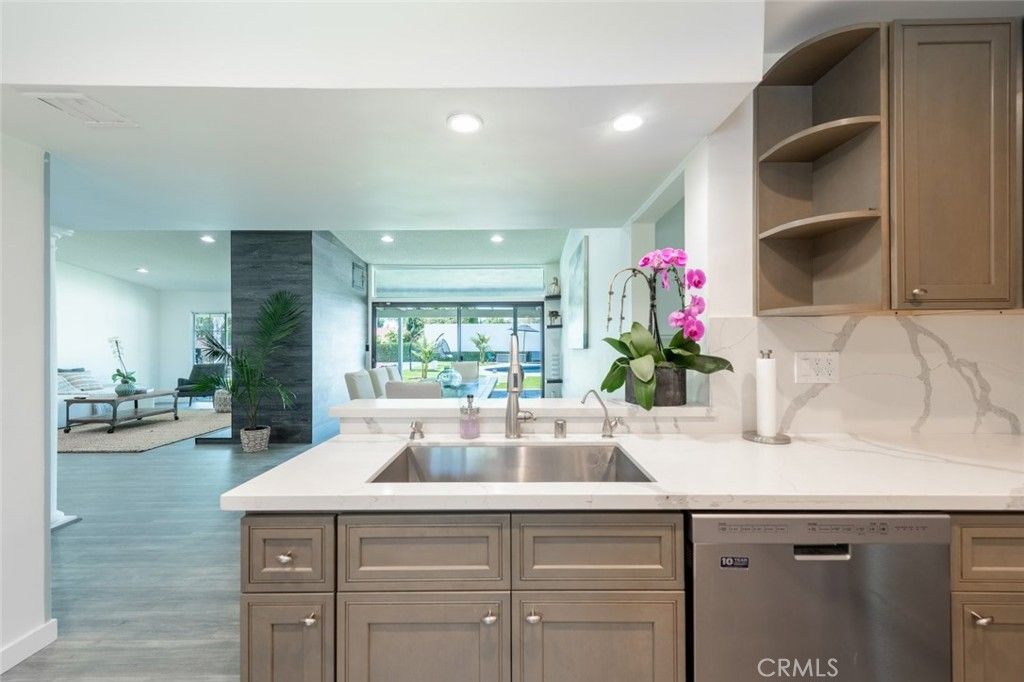 listing image 130727220225205896939