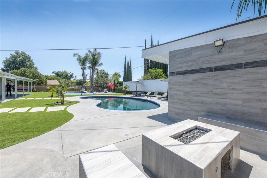 listing image 130720489641328367383