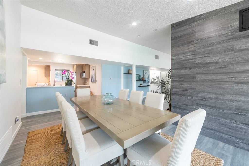 listing image 130720046822827334327