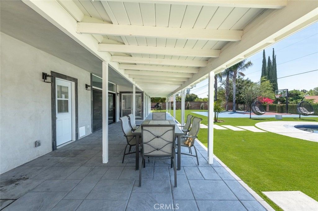 listing image 130725487489830214697