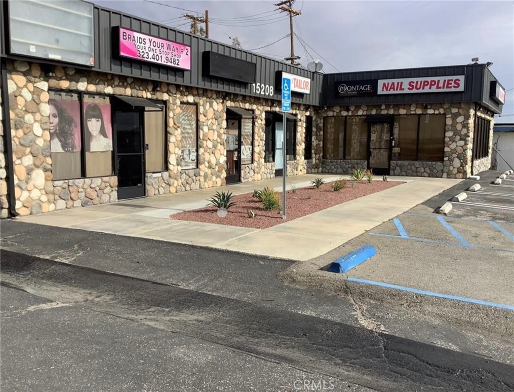 Great opprotunity to own a nice 4-unit strip mall on the corner of 7th and Mojave. The building has 4 separate units and they are all leased out. Call listing agent for more details.
