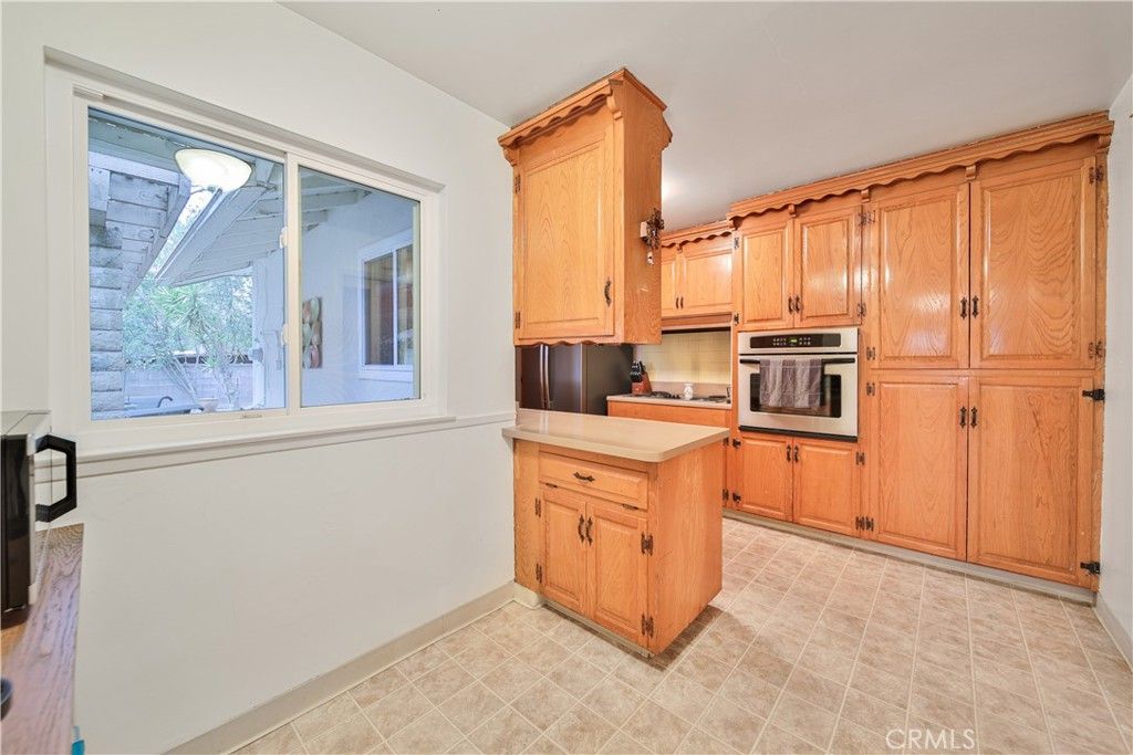 listing image 130729722481768375588