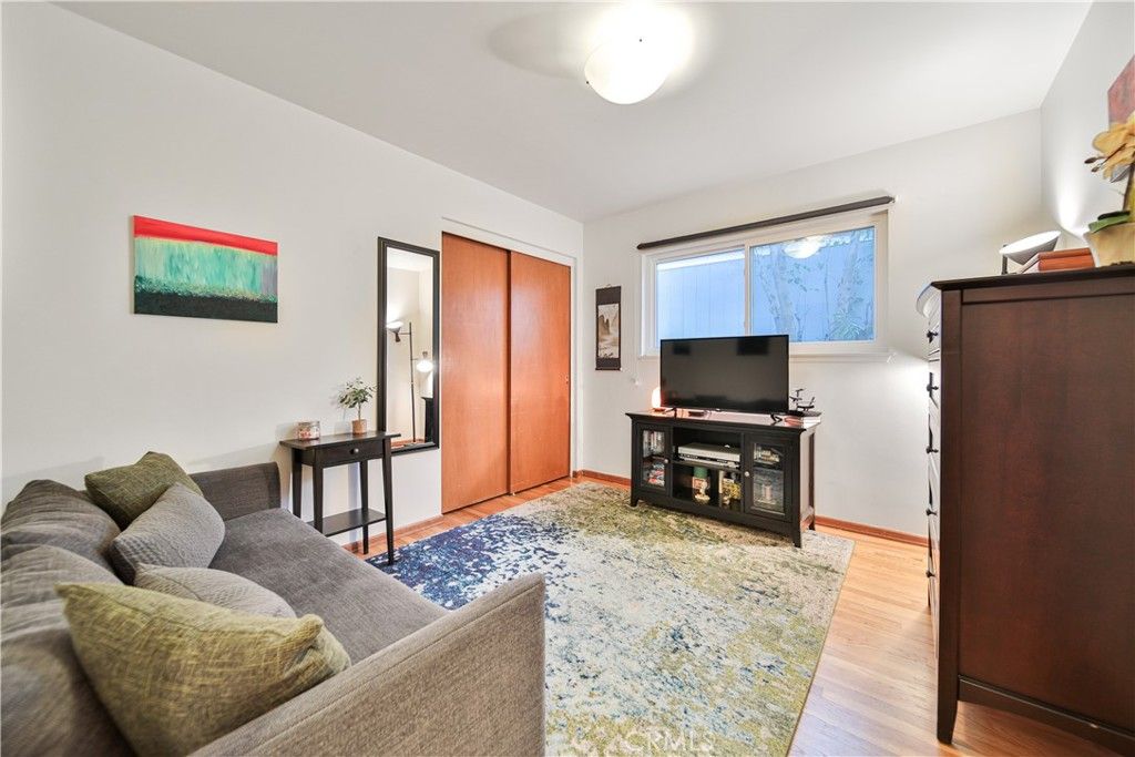 listing image 130728034642932701226