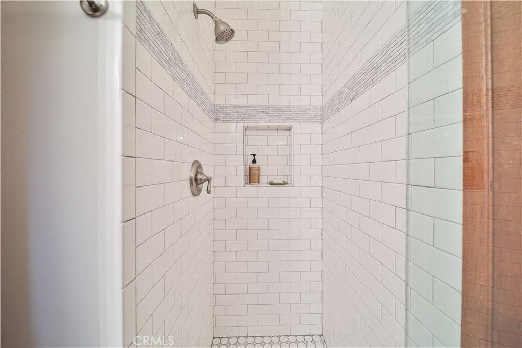 listing image 130720881209458903508