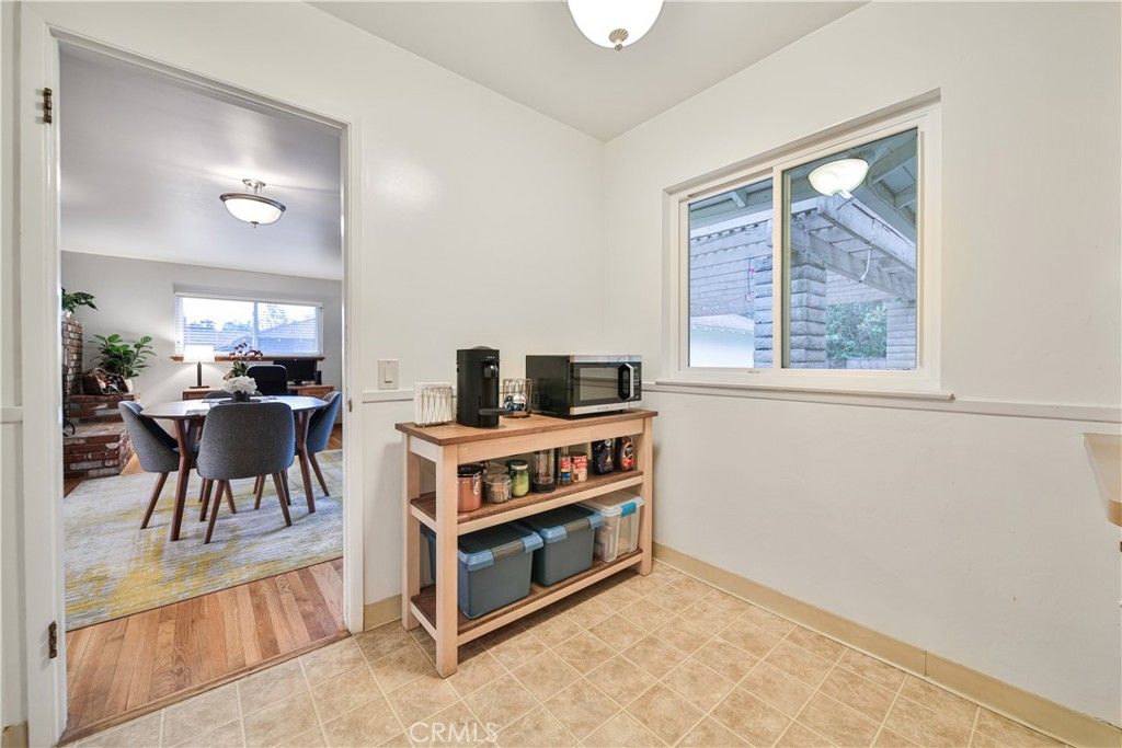 listing image 130726674396753524446