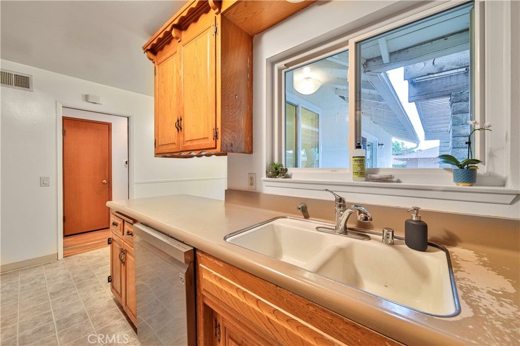 listing image 130729727117825999227