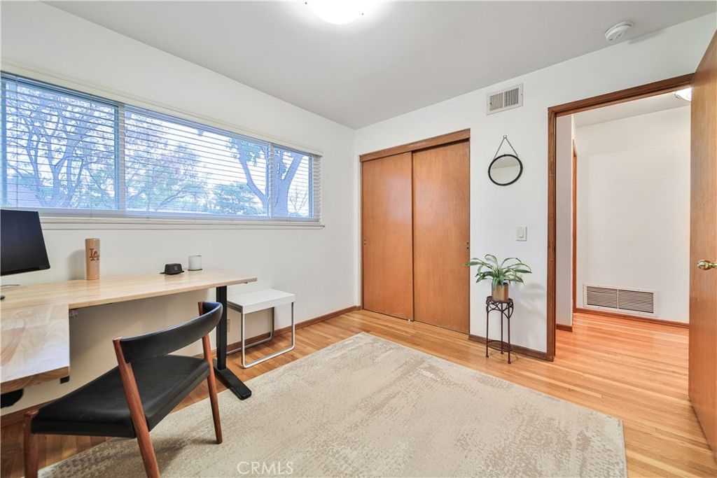 listing image 130720890386994247057
