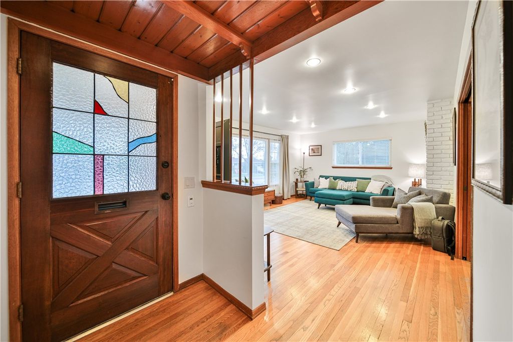 listing image 130724137195245087872