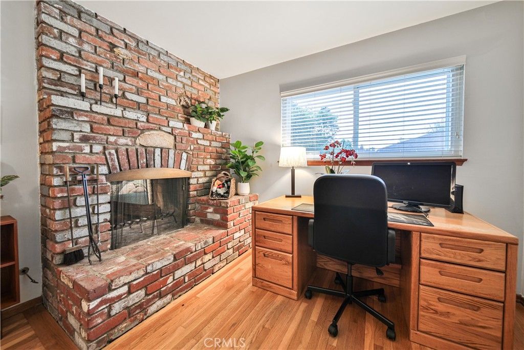 listing image 130722317833634826255