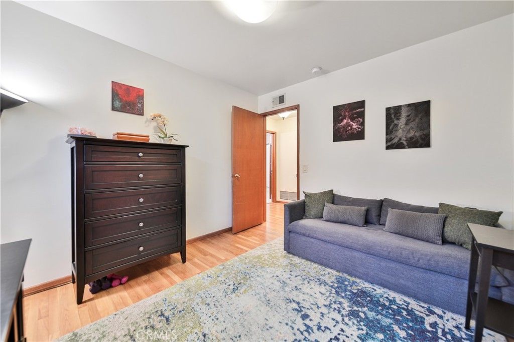 listing image 130720453622632492922