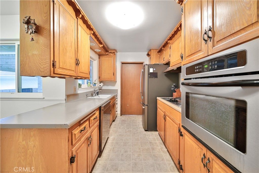 listing image 130722487568206594923
