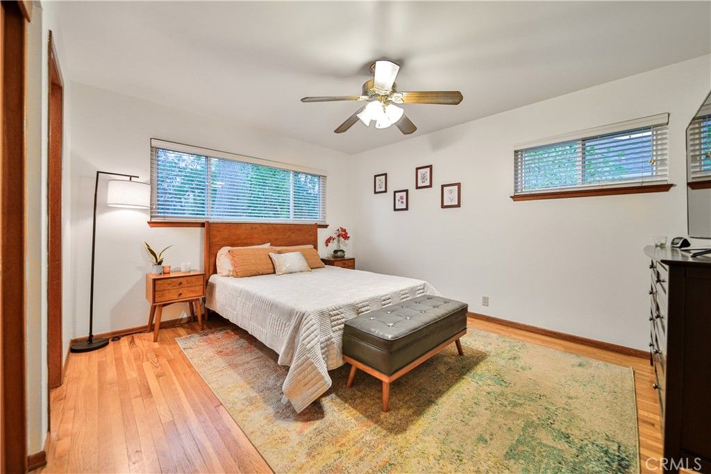 listing image 130723411763385163465