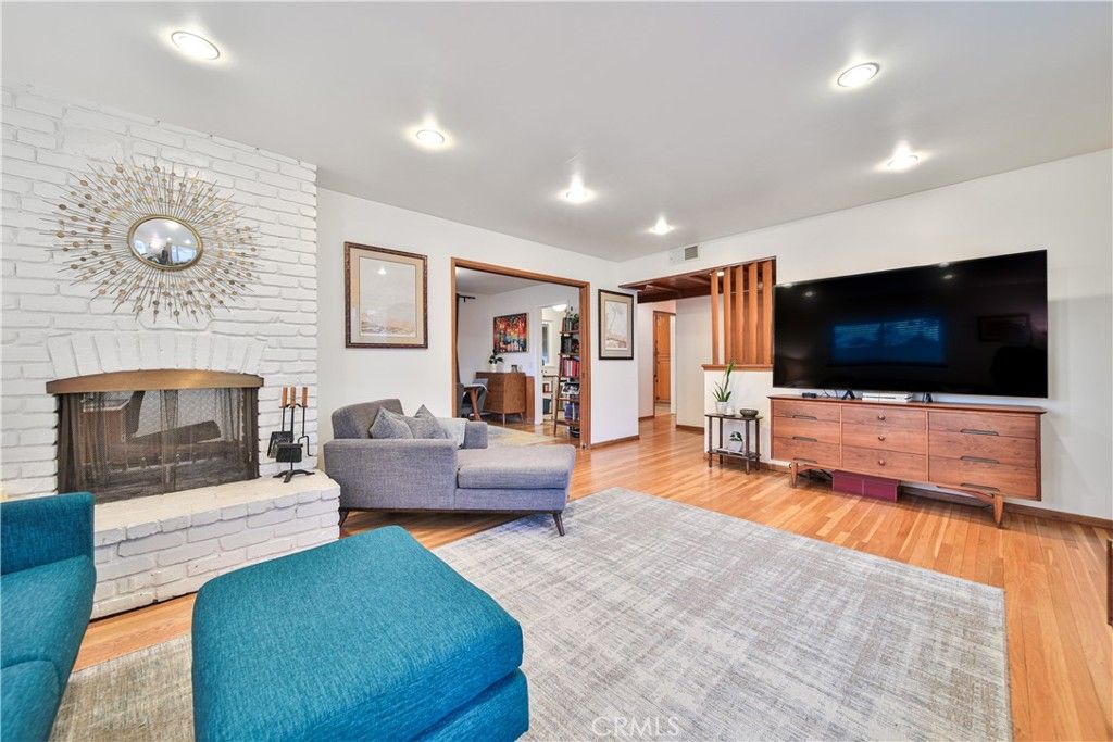 listing image 130726000020671149892