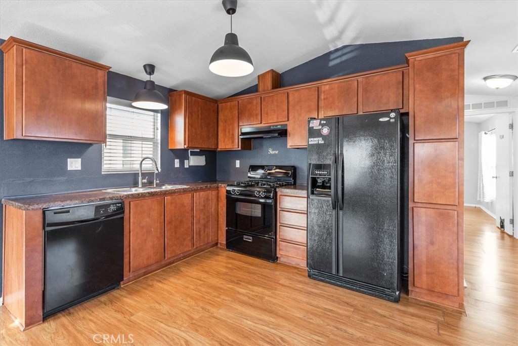 4861 Lincoln Ave 16