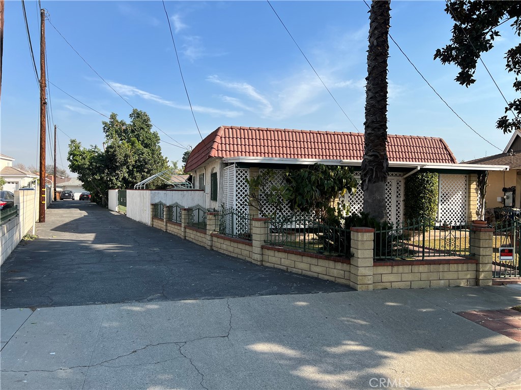 4322 Arica Avenue