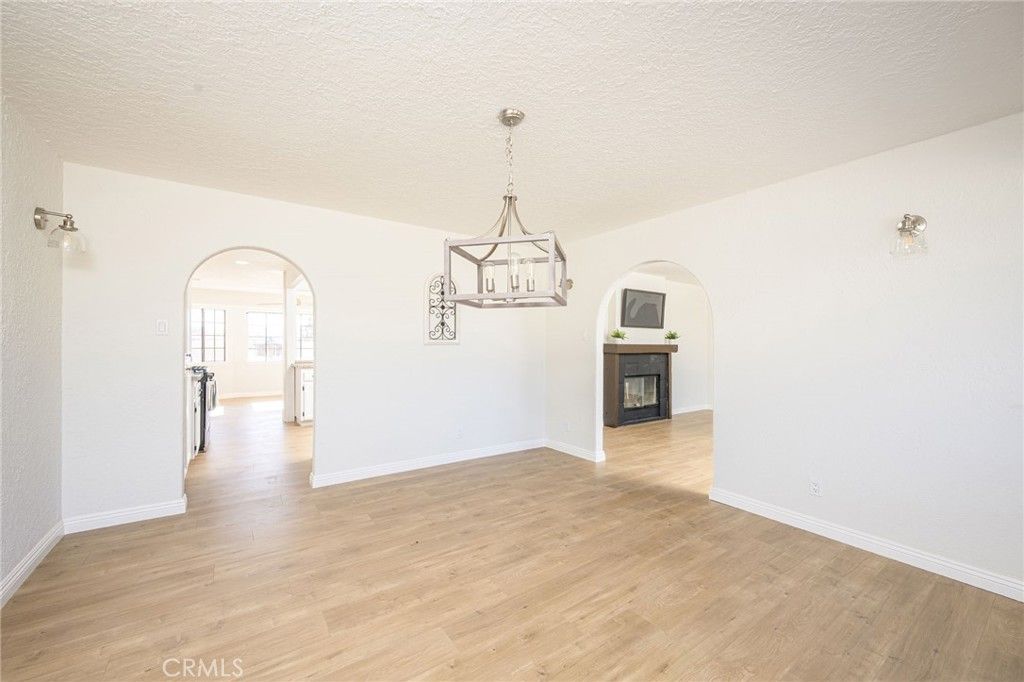 listing image 130724811333458797509