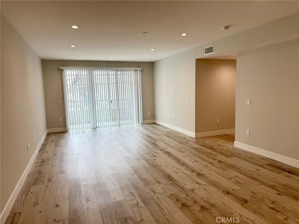 5820 La Mirada Avenue 204