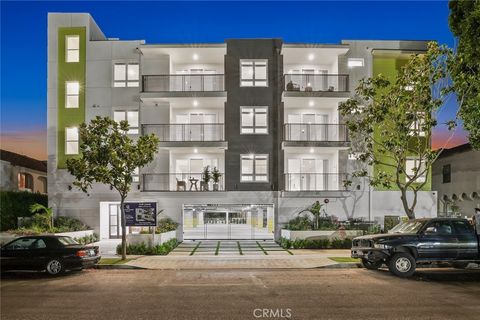 5820 La Mirada Avenue 204 Hollywood CA 90038